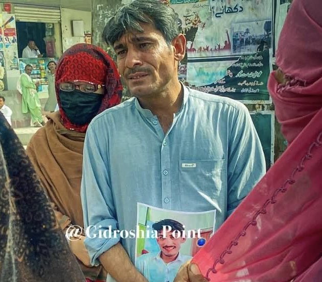jangul123baloch's tweet photo. personally know sir Arif 
today seeing him in this condition for his brother is painful 
every family suffers this pain in Balochistan 

#EndBalochGenocide https://t.co/QKfMa11yaY