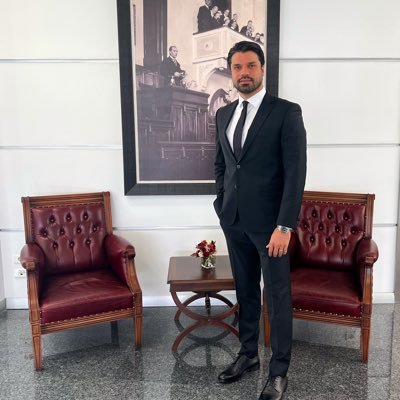 "Gökhan Zan CHP'nin adayı olarak Hatay'a Belediye Baskaskanligı yakışır" diyenler Lütfen Rt yapalım.