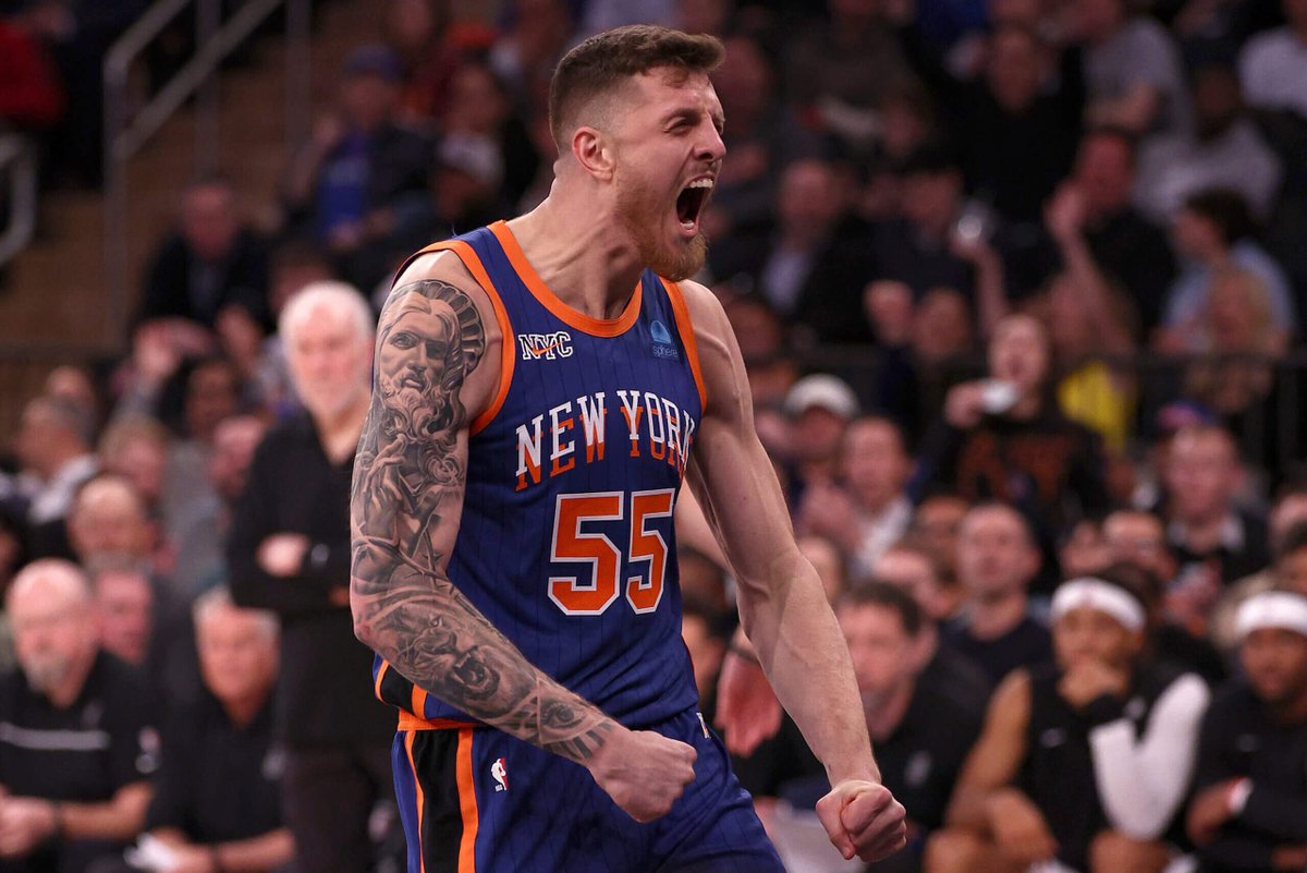 LOCK: Isaiah Hartenstein OVER 11.5 rebounds 🔒 (-125 ESPN BET)

Absolutely love this line as the Knicks will be going against a depleted Grizzlies team.

Hartenstein has gone over in his last 3 games (12/19/15) and soared over their last matchup against Grizzlies with 20 boards💰