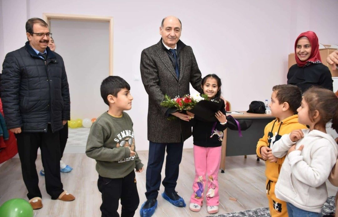 Eğitim-öğretim yılının ikinci döneminin başlamasıyla birlikte eğitime başlayan Selahaddin Eyyübi Anaokulu ve Aydınkonak Anaokulunu ziyaret eden İl Milli Eğitim Müdürümüz Sayın Mahmut KURTARAN, öğretmen ve öğrencilerle bir araya geldi. 

🔗batman.meb.gov.tr/www/il-mudurum…

<a href="/tcmeb/">Millî Eğitim Bakanlığı</a>