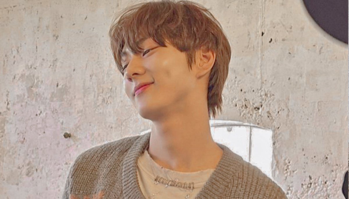 sacrificetteam's tweet photo. ꒰ Sete dias em Paris...ou um pouco mais | jaywon au. ꒱ 

Jay, um parisiense apaixonado por arte que iria pegar um trem para ir ao Museu do Louvre.
Jungwon, um famoso dançarino recém chegado em Paris que pretendia passar apenas 7 dias alí, [+] https://t.co/Z0JHgUWGvO