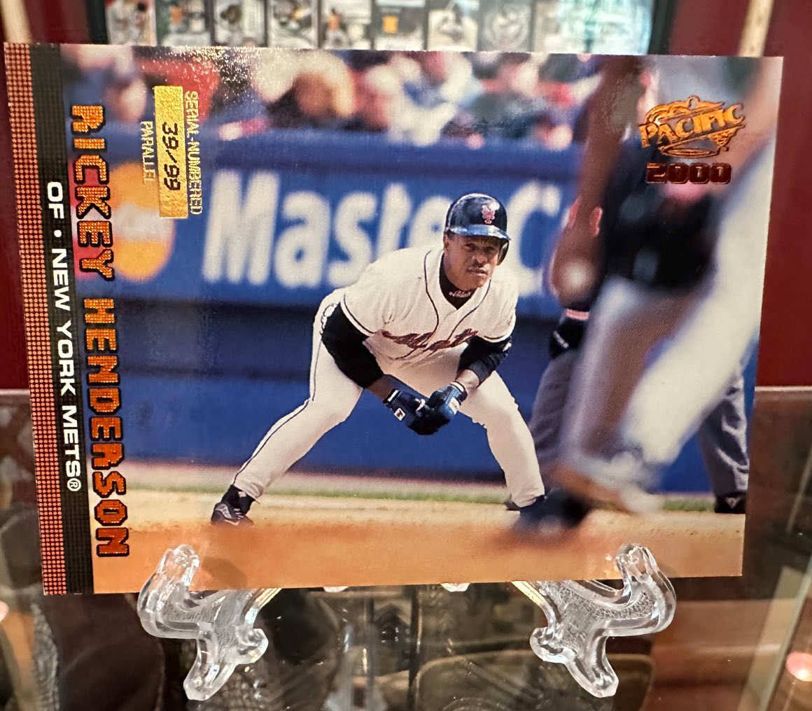 I really miss Pacific being in #thehobby their designs and photography were amazing! This 2000 Pacific parallel /99 of #rickeyhenderson has me ready to run! 😂 Rickey in a @Mets uni is highly underrated btw. #tradingcards #baseballcards #whodoyoucollect @CardPurchaser