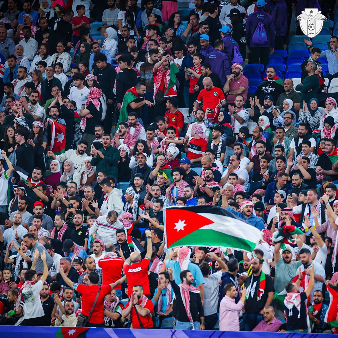 gawamleh's tweet photo. نحن لا نعرف المستحيل هذا مكانا ، هذا منتخبنا، هذا بلدنا 👍👍⚽️🇯🇴🇯🇴🇯🇴😍😍💪
#الأردن #الاردن_كوريا_الجنوبية #النشاما https://t.co/nzYxNkYBEu