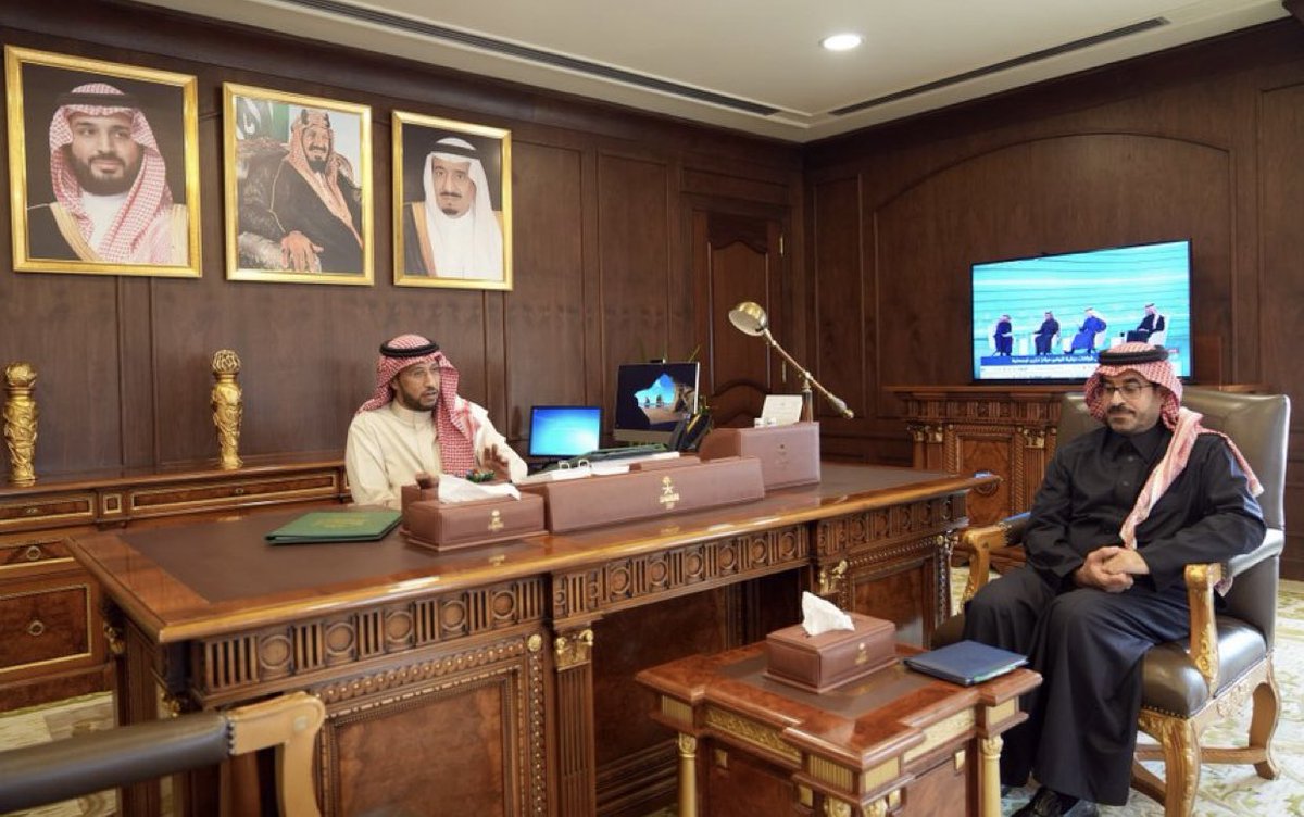 HRHPKSS's tweet photo. #صور ||

مؤكدًا على مواصلة جهود خطط التنمية التي رسمها سمو أمير عسير:  

 الأمير #خالد_بن_سطام يستقبل اليوم، مديري القطاعات الحكومية والعسكرية بالمنطقة في الصالة الملكية بالخالدية، ويلتقي في مكتبه بديوان الإمارة بفريق المشهد الحضري. https://t.co/njev5nIpB7