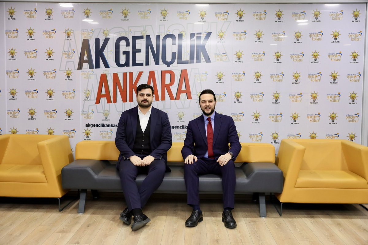 efedemirhann's tweet photo. Genel Merkez Gençlik Kolları Başkanımız Sn. @eyupkadirinan ve MYK üyelerimizin katılımlarıyla Haftalık Olağan İl Yönetim Kurulu toplantımızı gerçekleştirdik.

Ankara’mızın güçlü gençliğiyle, heyecanımızla, hedeflerimizle ve tüm inancımızla YENİDEN ANKARA! https://t.co/UhjjIGPlGp