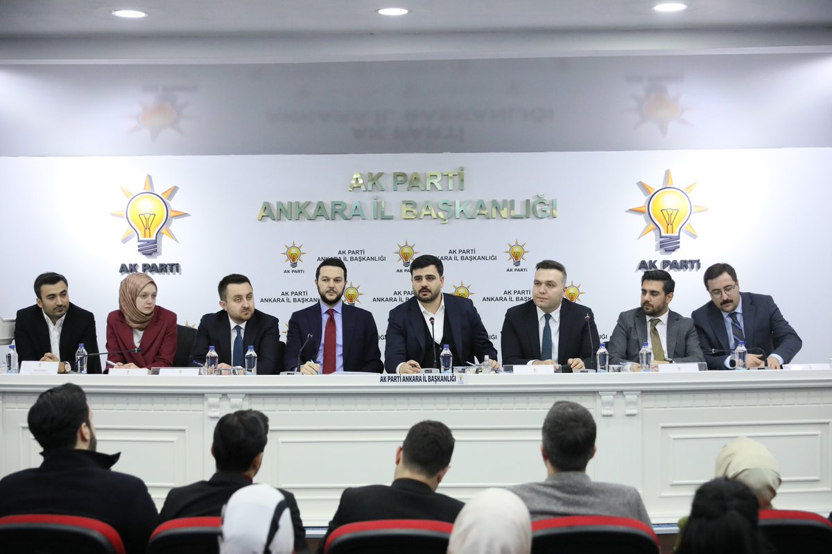 efedemirhann's tweet photo. Genel Merkez Gençlik Kolları Başkanımız Sn. @eyupkadirinan ve MYK üyelerimizin katılımlarıyla Haftalık Olağan İl Yönetim Kurulu toplantımızı gerçekleştirdik.

Ankara’mızın güçlü gençliğiyle, heyecanımızla, hedeflerimizle ve tüm inancımızla YENİDEN ANKARA! https://t.co/UhjjIGPlGp