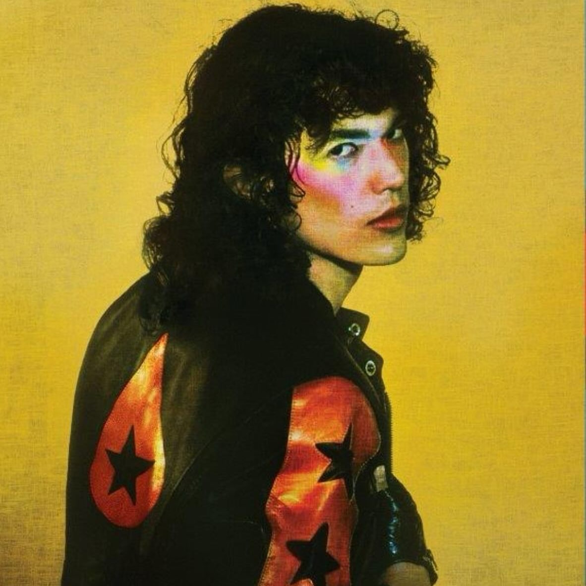 conangraybrasil's tweet image. Conan disse que muitas pessoas estão esperando que "Found Heaven" seja sobre amor ou término, mas não.

Ele também disse que leva um ano processando o acontecimento para poder escrever sobre, então esse álbum acompanha o processo dele se apaixonando e percebendo que a pessoa…