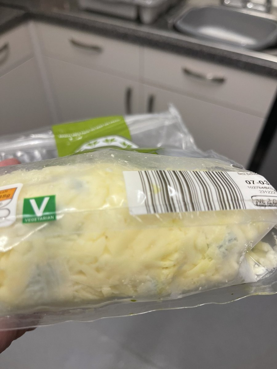 danormwisdom's tweet image. #Lidl . Mouldy after buying 4 days ago . Wow