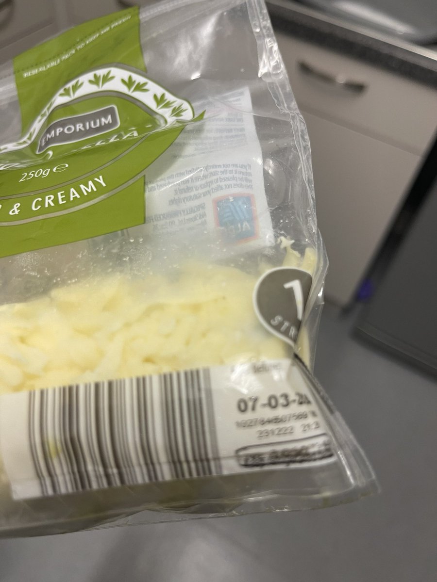 danormwisdom's tweet image. #Lidl . Mouldy after buying 4 days ago . Wow