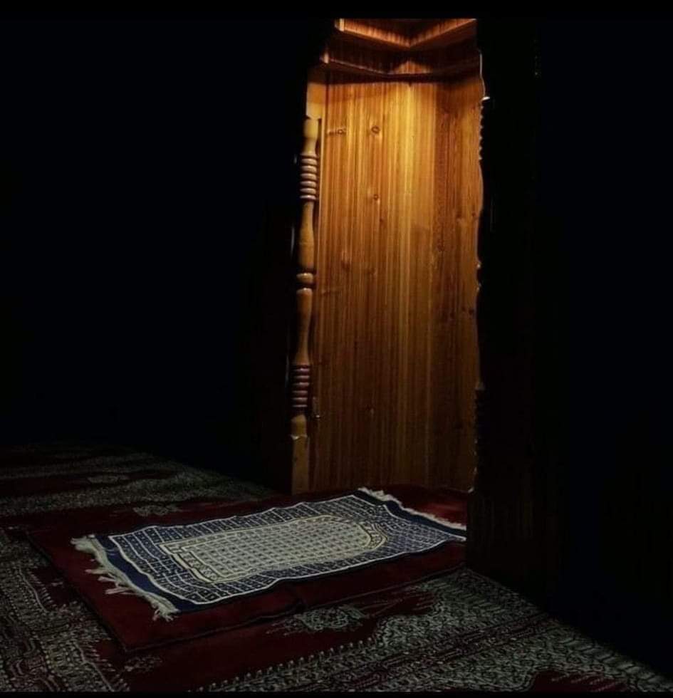 raway_alqasid's tweet photo. ﻗُﻞ ﻟﻠﻔﺆﺍﺩِ ﻭإﻥ ﺗﺮﺍﻛَﻢ ﺑﺆﺳﻪُ
 ﺭﺑّﻲ ﻣﻌﻲ ﻣﻦ ﺫﺍ ﻳﻌﻴﻖ سبيلي https://t.co/jkxSzE2ZwJ