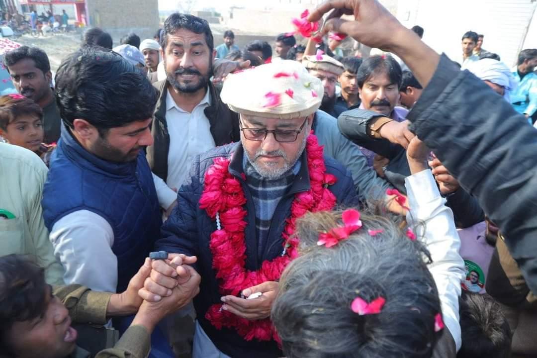 PTIPunjabPK's tweet photo. لودھراں: اڈا بنگلہ لیاقت اباد امیدوار پاکستان تحریک انصاف #PP228 کیپٹن عزت جاوید خان کی آمد۔راؤ جعفر راؤ معراج راؤ بلال راؤ نوید راؤ ریاست کی جانب سے منعقدہ پروگرام میں شرکت۔
#ووٹ_ڈالو_خان_نکالو https://t.co/uvcXX6yGcW