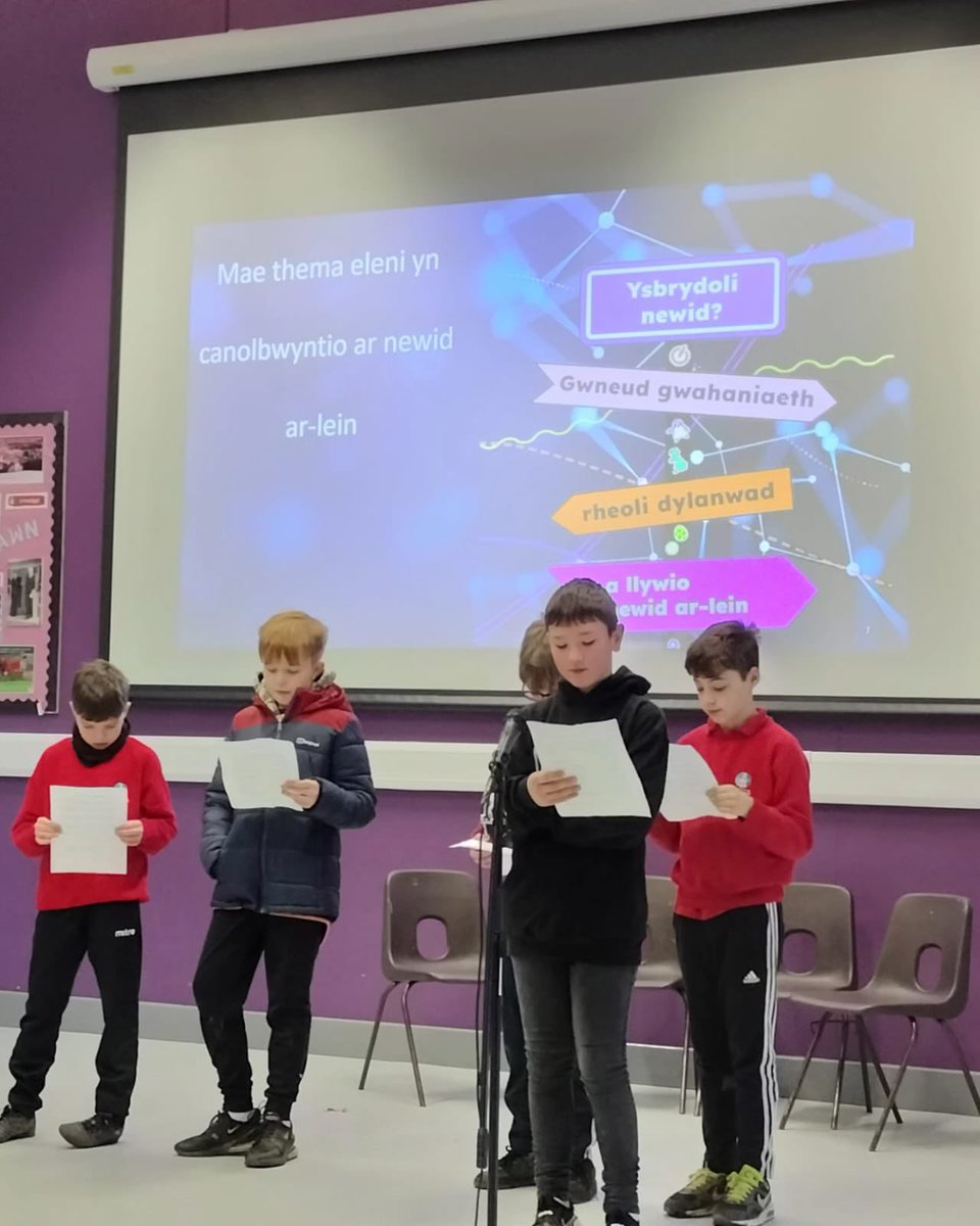 YsgolGymraeg's tweet photo. Diolch i'r Pwyllgor E-ddiogelwch am y gwasanaeth pwrpasol ar ddiwrnod diogelwch Y we.

#diwrnoddiogelwchywe #dewiniaiddigidol #pwyllgoreddiogelwch https://t.co/KTGtvz85lC