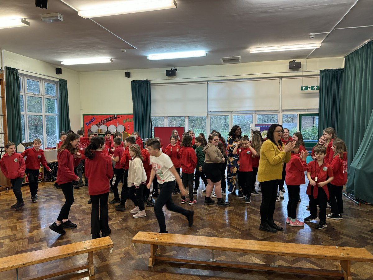 CatwgPrimary's tweet photo. Year 5 and 6 really enjoyed their diversity assembly with @Bernieadavies and Beatrice Savadye. We listened to poetry, learnt about Jamaica, danced and sang reggae 🎤 💃 📝🇯🇲 
#CatwgRights #CatwgHumanities #CatwgDiversity https://t.co/PrtnorokZc