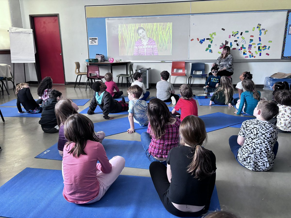 MeganSomers11's tweet photo. Doing some yoga during todays Mindfulness Lunch Group 
@BrookhouseElem @HRCE_NS @HRCESchoolsPlus #CYCP #mindfulness https://t.co/RXNC3CMOu6