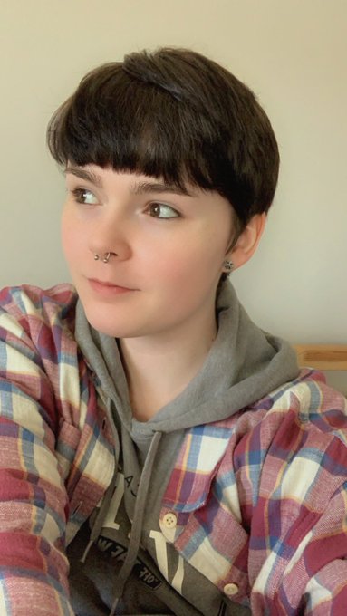 Oh btw I cut all my hair off c: https://t.co/X3X44K2gZu