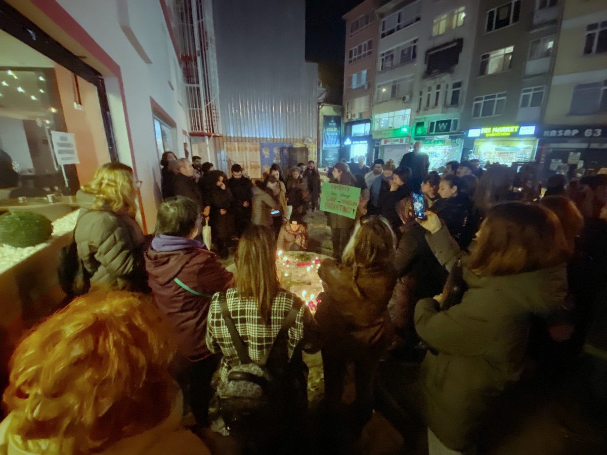 Yeldeğirmeni Mahallesi’nde muhtarımız <a href="/sultanaksuk/">sultan aksu</a> ve mahalle gönüllülerin çağrısıyla depremde yitirdiklerimizi andık.
Unutmak yok!
Affetmek yok!
Helalleşmek yok!
#6subatdeprem