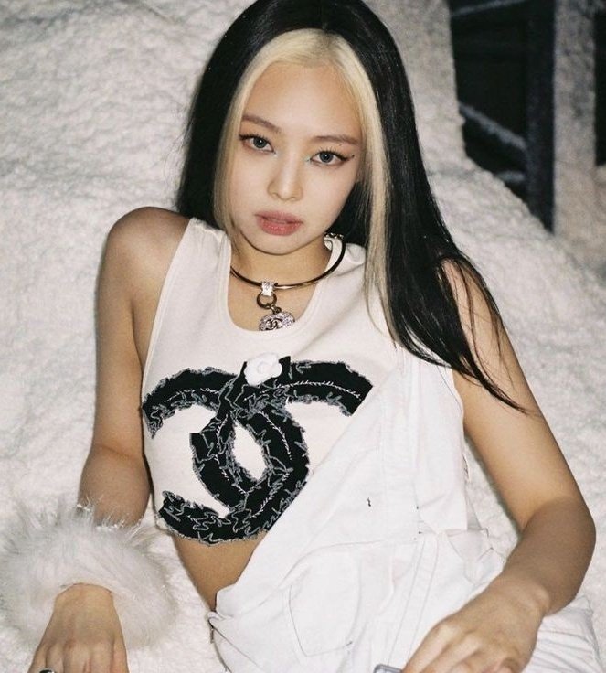 meovvcinema's tweet photo. Jennie HYLT era https://t.co/RBWZK638UP