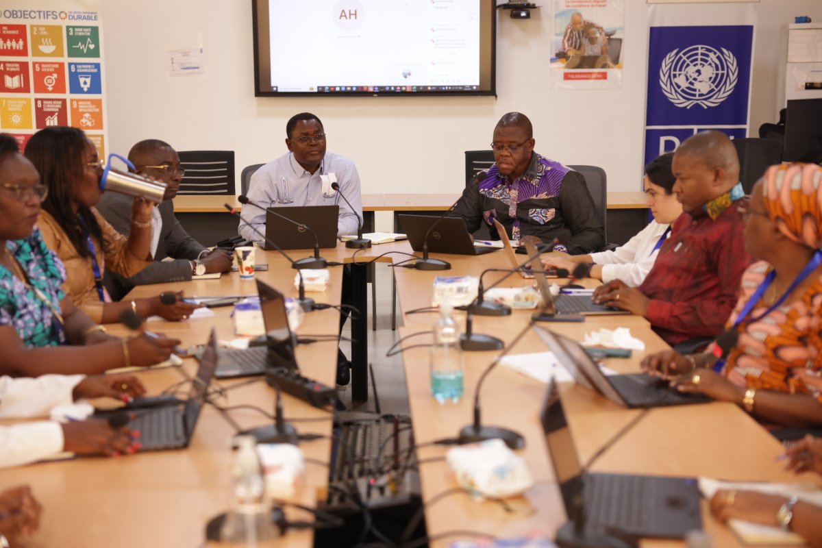 L’équipe de management du #PNUD #Burundi en réunion de travail ce 6/2/2024. Ordre du jour: préparatifs de la visite de @ahunnaeziakonwa, Dir Bureau régional pour l'#Afrique & lancement du nouveau financement, phase 4, du @GlobalFund de lutte contre le Paludisme, Tuberculose & VIH
