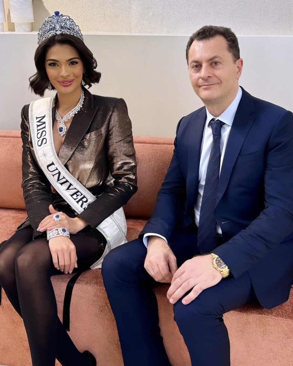 missuupdates's tweet photo. Miss Universe 2023 @sheynnis during day 2 of Doha Jewelry &amp; Watches Exhibition in Qatar with Mouawad 👑💎 https://t.co/GeUukO6Qcu