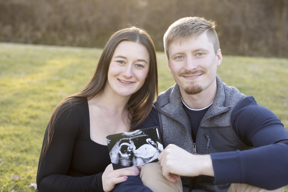 The sneak peeks are here from Kennedy & Alex's maternity session this weekend.I feel so honored to have gotten to photograph this special milestone for their family.
#gretchenelainephotography
#maternitysession #maternityphotographer #familyphotographer #lancasterphotographer