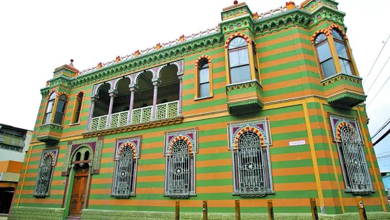 IsaPaiz_'s tweet photo. Hoy les traigo el  🪡 🧵👇🏻
de La famosa Casa Rodríguez, ubicada en el Centro Histórico de Guatemala. https://t.co/IOigsgZQxV