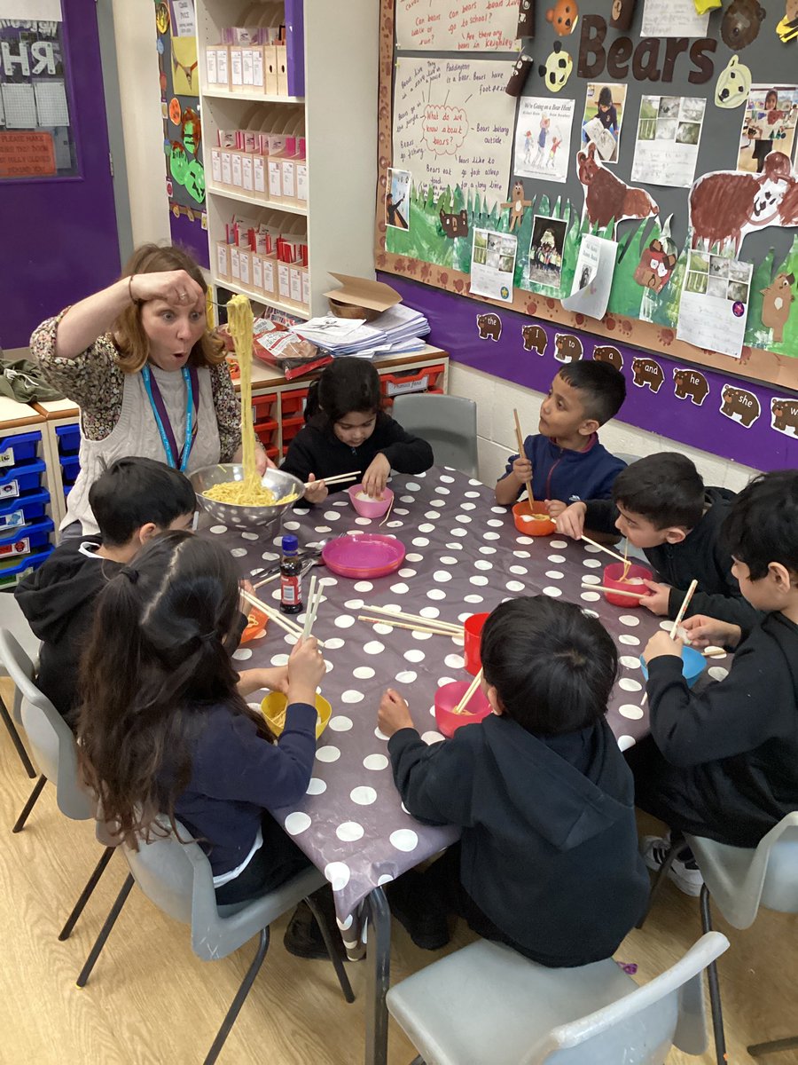 ECS_Keighley's tweet photo. Reception have had great fun cooking and eating noodles with chopsticks whilst learning about Chinese New Year. #knowledgeoftheworld #engagedlearners #makinglinks #oodlesofnoodles #developingvocabulary @Lunarnewyear24 https://t.co/Rwmoi0qHIi