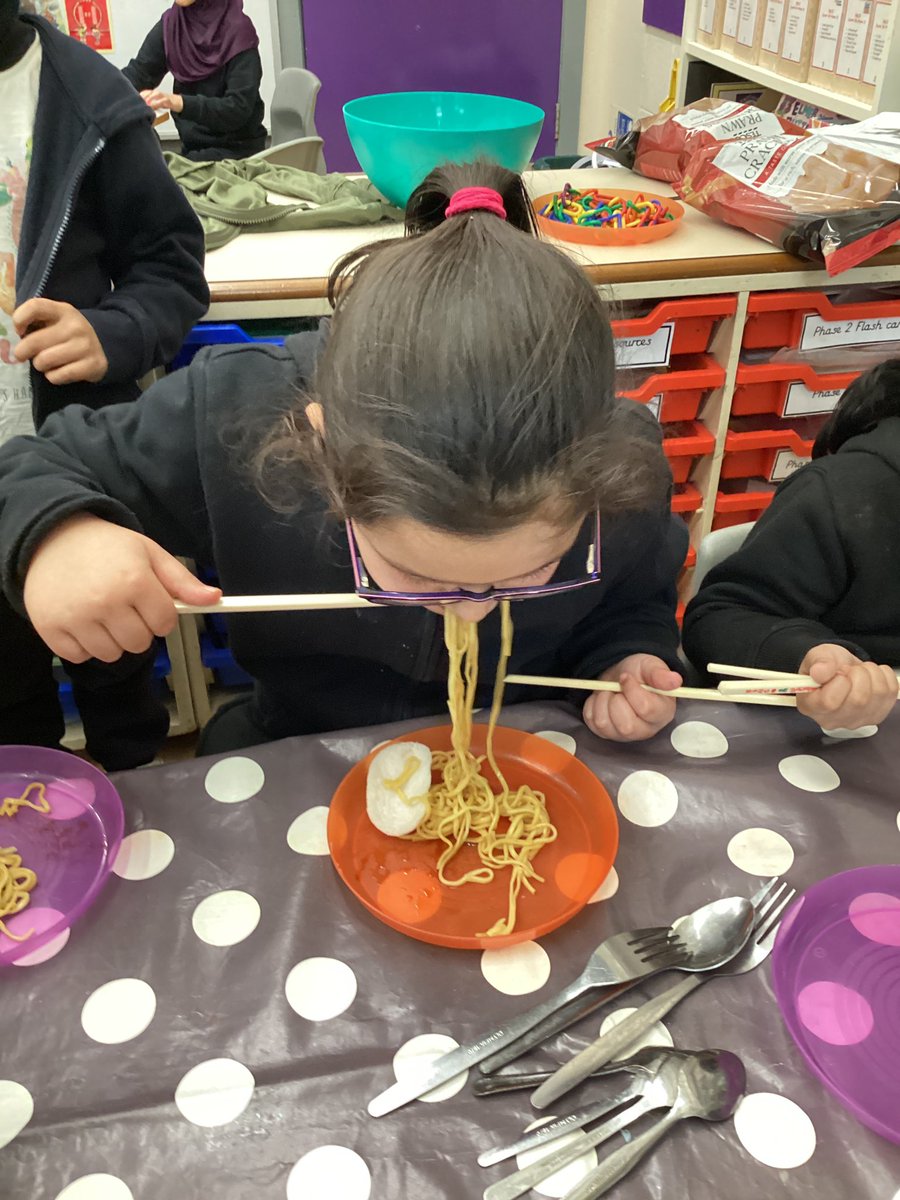 ECS_Keighley's tweet photo. Reception have had great fun cooking and eating noodles with chopsticks whilst learning about Chinese New Year. #knowledgeoftheworld #engagedlearners #makinglinks #oodlesofnoodles #developingvocabulary @Lunarnewyear24 https://t.co/Rwmoi0qHIi