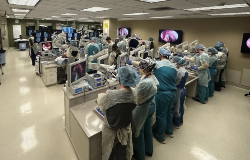 Day 1 a full house for the UNC Anterior Skull Base Dissection Course @UNC_ENT @Rhinology_UNC @UNCneurosurgery @gene_hobbs @sim_aware @UNC_SOM A big thank you to JNJ for bringing in the TruDi navigation system as well as Dr.s Kimple, Senior, Ebert and our Fellows