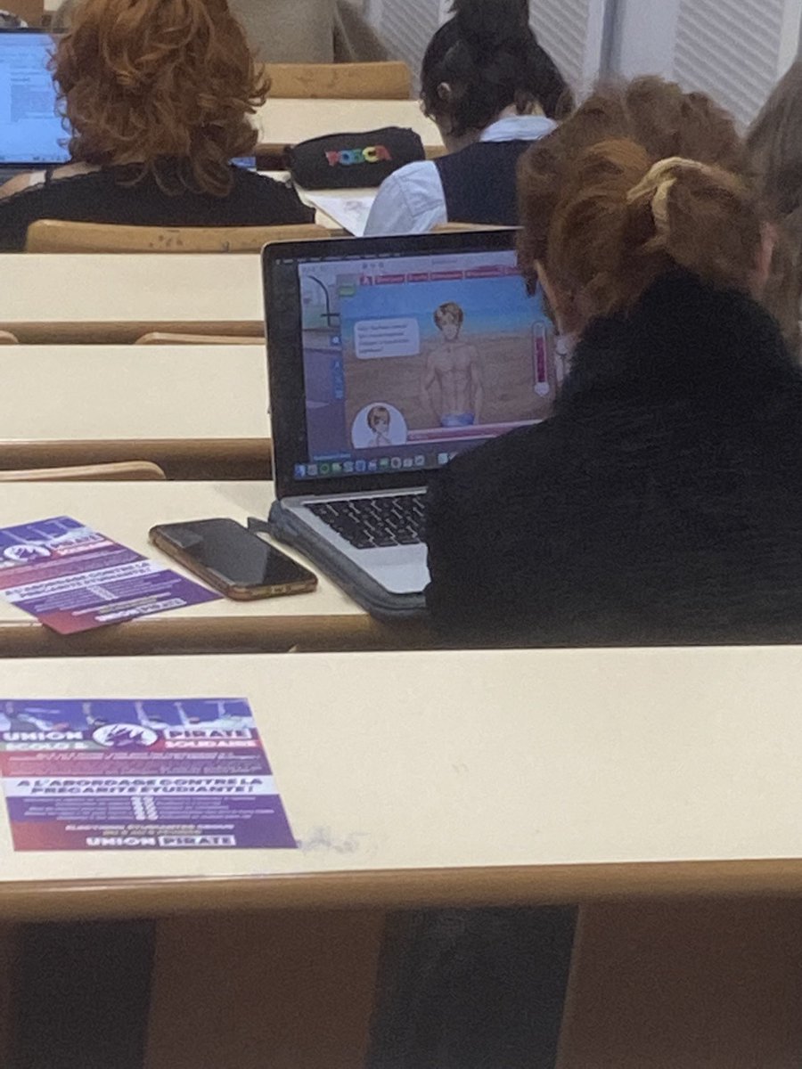 Les- tweet media