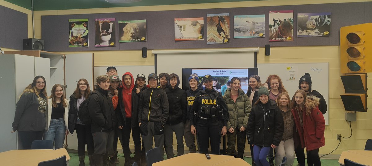 In celebration of Safer Internet Day, #BrantOPP School Resource Officer PC Al-Louzi met with a Grade 8 class from @Principal_MPS @GEDSB at @SafetyVillage_B @brantcommunity to raise awareness of safer and better internet for young people.#SaferInternetDay #ThinkBeforeYouPost ^ra