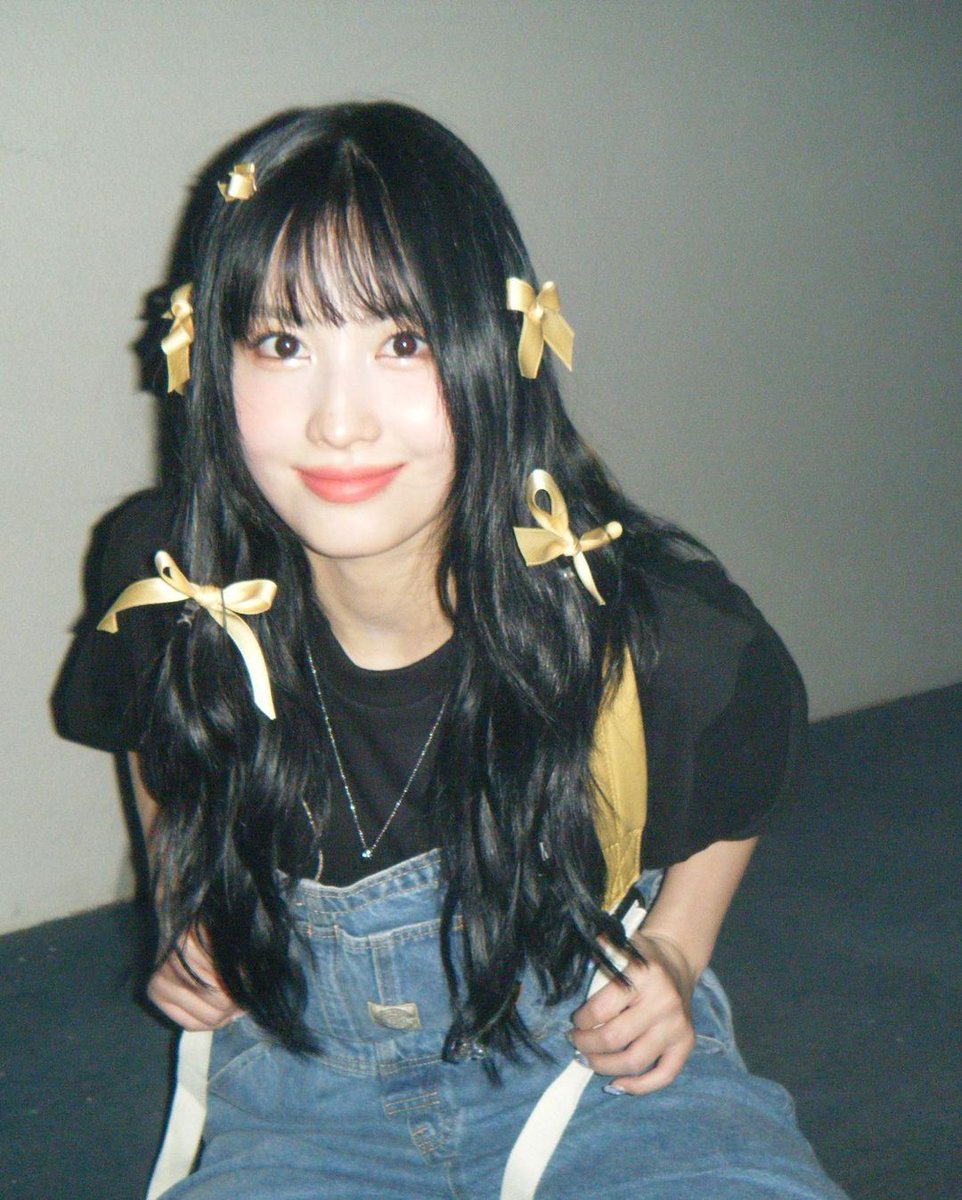 GirlgroupsBR's tweet photo. 🇧🇷 BRASILEIRA! Momo (TWICE) já aprovou a comida do Brasil:

– Estou acordando às 6h da manhã estes dias por causa do fuso horário

– Quando eu durmo, eu acordo a cada 1h😭 Não é fácil

– Eu comi um pote de açaí no hotel do Brasil! É o melhor que eu já comi até agora 😳👍

– Eu comi na manhã de hoje também kkkk

– Vocês deviam comer comida brasileira também~👍

cr _hmarts