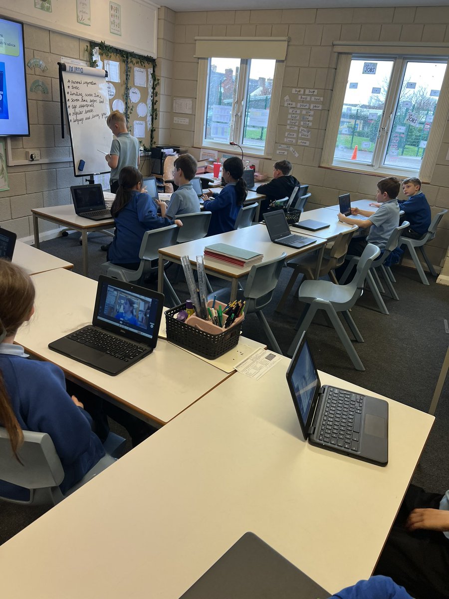 5_bedford's tweet photo. Today in Year 5 we celebrated #SaferInternetDay @UK_SIC 
First, we recapped all of the ways we can stay safe online and discussed positive and negative posts from influencers. 
We then used our digital media skills to create videos about keeping safe. @BedfordPrimary https://t.co/8Cs0sf5oEC
