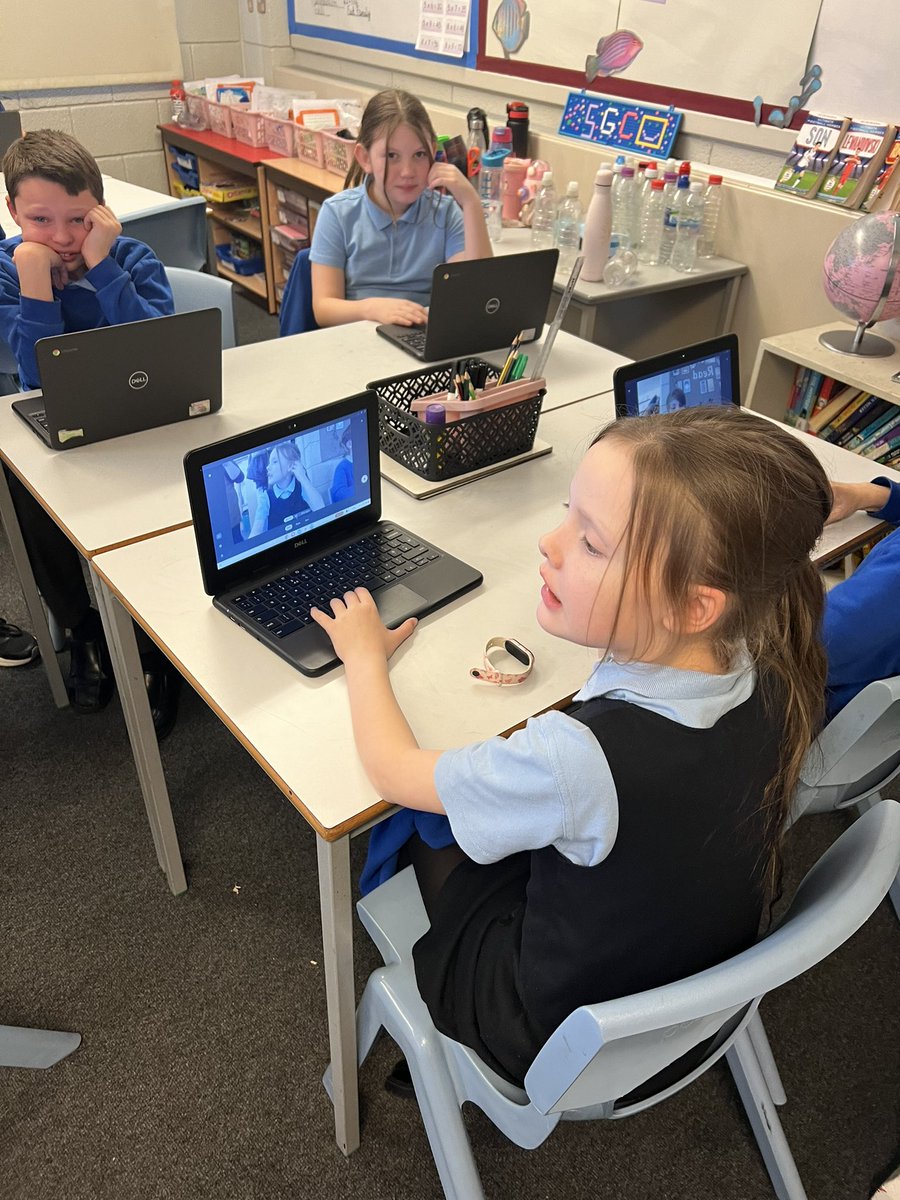 5_bedford's tweet photo. Today in Year 5 we celebrated #SaferInternetDay @UK_SIC 
First, we recapped all of the ways we can stay safe online and discussed positive and negative posts from influencers. 
We then used our digital media skills to create videos about keeping safe. @BedfordPrimary https://t.co/8Cs0sf5oEC