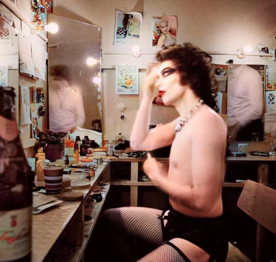 notgwendalupe's tweet photo. tim curry behind the scenes of 'the rocky horror picture show', 1975 https://t.co/52EQLjezdC