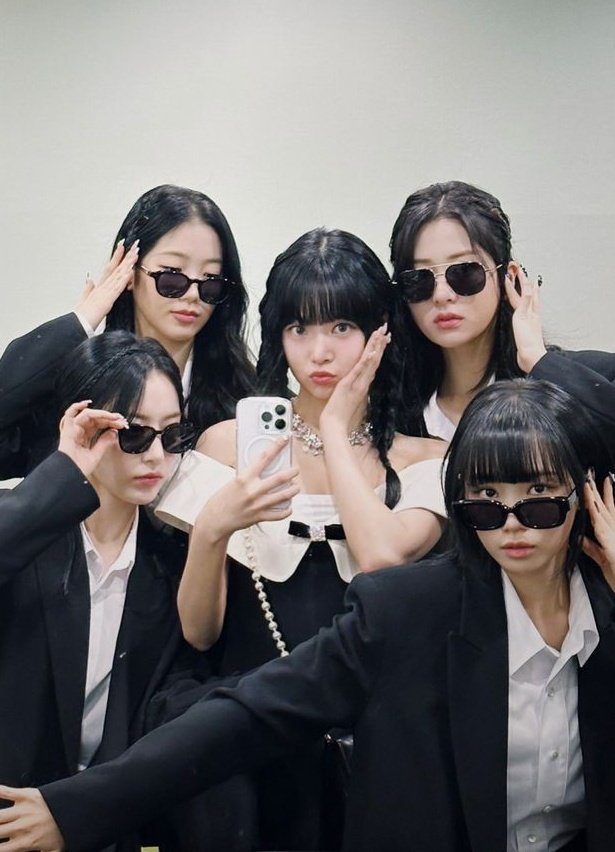 240206.ᅠ 🦈

#  kyō ' s  dairy 

‘ i'm a mess in distress, but we're still the best dressed 🕴️’ #daily_koalas 
⠀ ⠀⠀