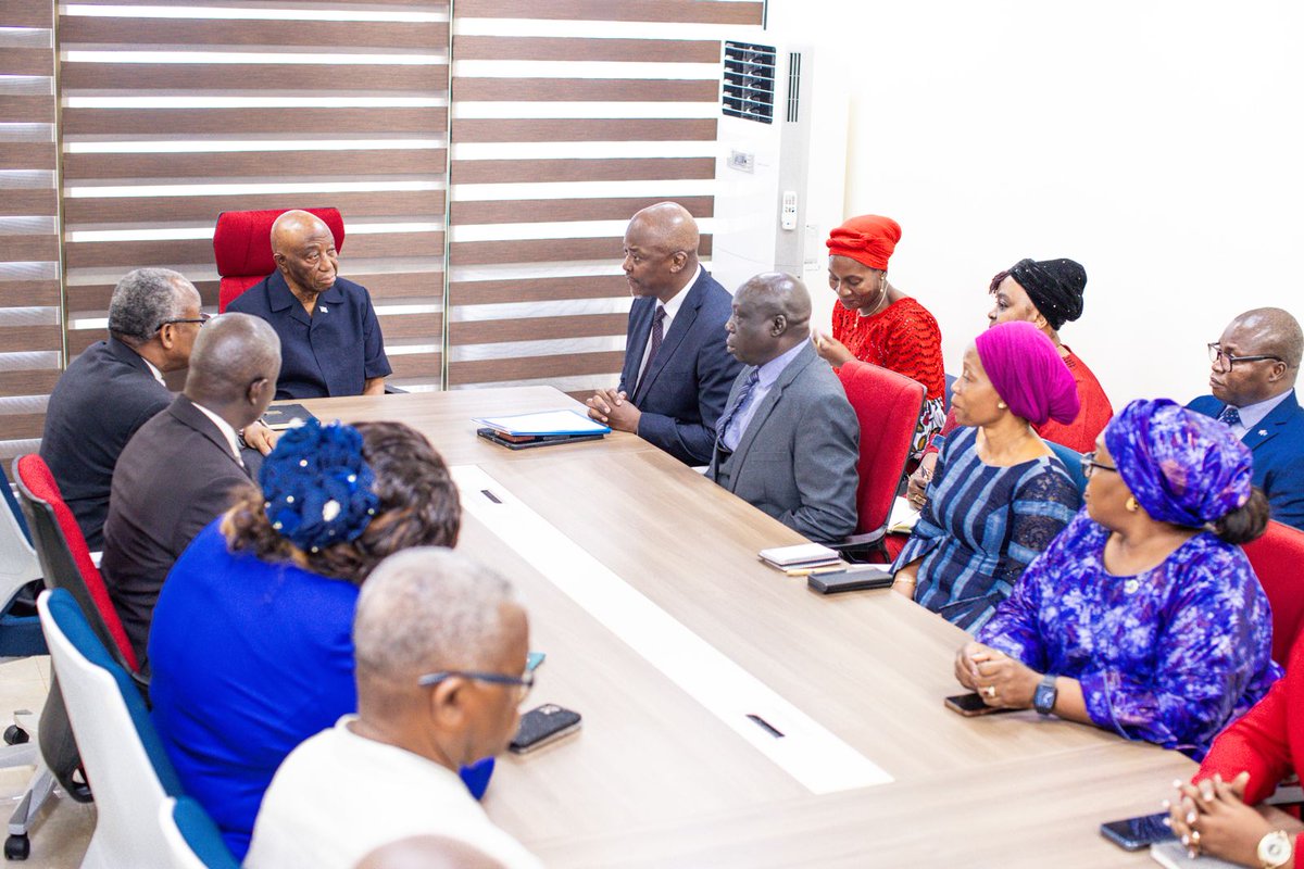 IomLiberia's tweet photo. UN team in presenting the SG's congratulatory message to a very jovial HE President Boakai. UN Liberia assured HE Boakai and his team of our full support. Pres. Boakai lauded the UN's support to Liberia &amp; looks forward to closer collaboration. https://t.co/hhEWQTcuIv
