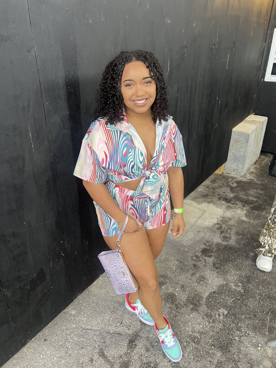 LovelyDeviyne's tweet photo. Lately i been feeling good &amp; looking better 🤭 https://t.co/p66KgzKy33