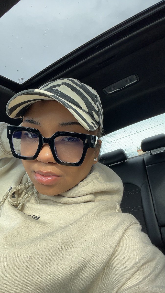 LovelyDeviyne's tweet photo. Lately i been feeling good &amp; looking better 🤭 https://t.co/p66KgzKy33