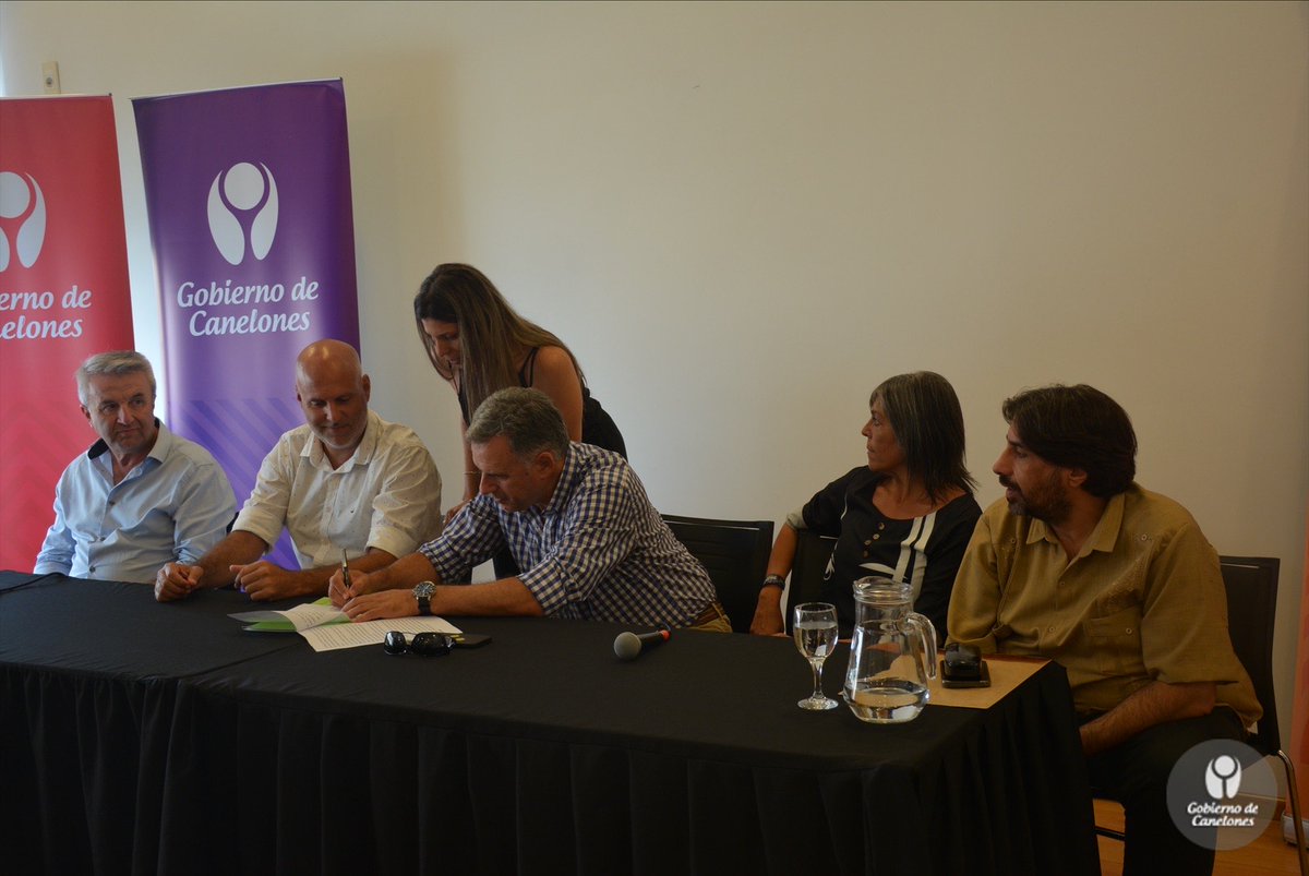 IdCanelones's tweet photo. ✍️La Intendencia de #Canelones y empresas de transporte público de pasajeros del departamento firmaron un convenio en el marco del fideicomiso para la compra de ómnibus eléctricos
 
8 nuevas unidades de las marcas chinas Yutong, Ankai y Guangtong se suman a las 6 que ya están circulando en el departamento

🗞️Nota👉https://t.co/HNwOHX4djT