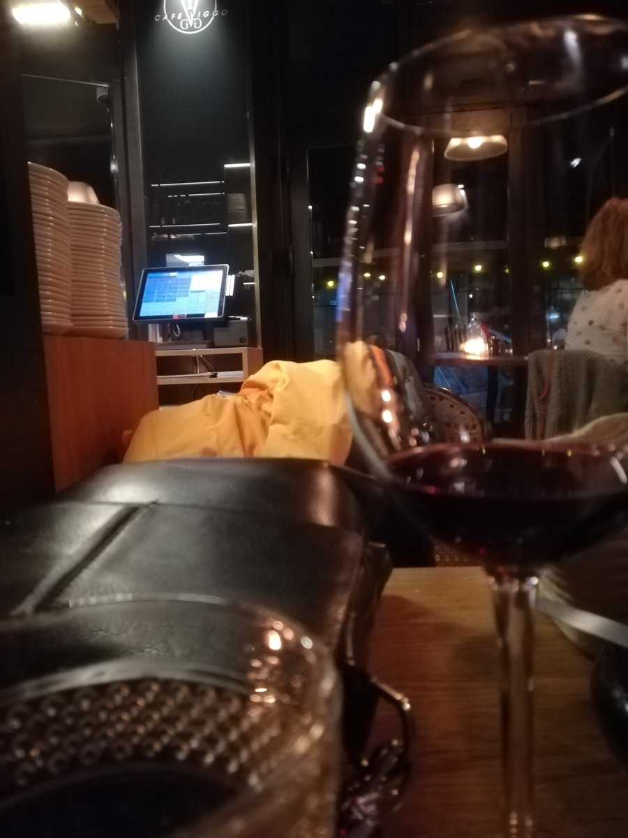 cphporn's tweet photo. A glas for the birthday girl and to all our followers. https://t.co/hebFnq0ql8