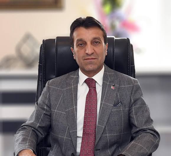 Çatak Belediye Başkanı Abdurrahman Şeylan, 31 Mart seçimlerinde yeniden belediye başkan adayı olarak belirlendi. 

Göreve geldiğinden bu yana Çataklıların gönlünde ayrı yer oluşturan, önceki dönem bileğinin hakkıyla seçimi kazanan Şeylan, bu seçimde yeni bir başarıya imza atacak