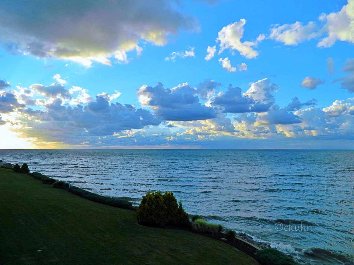 catjkuhn's tweet photo. @Sam_Alexandra23 #DramaticClouds #Landscapes #Clouds #Sky https://t.co/dSq8CkXDzn