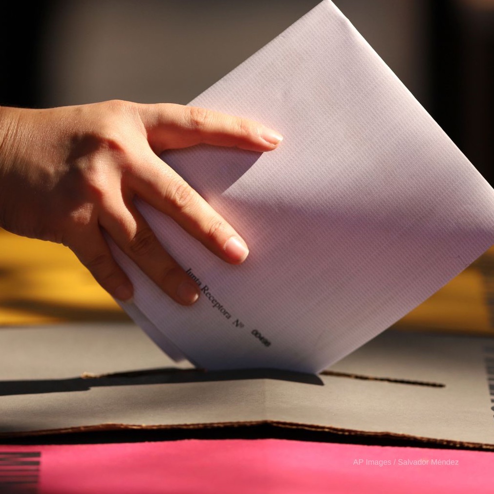 A hand places a ballot in a voting urn. Photo Credits: AP Images/ Salvador Méndez.