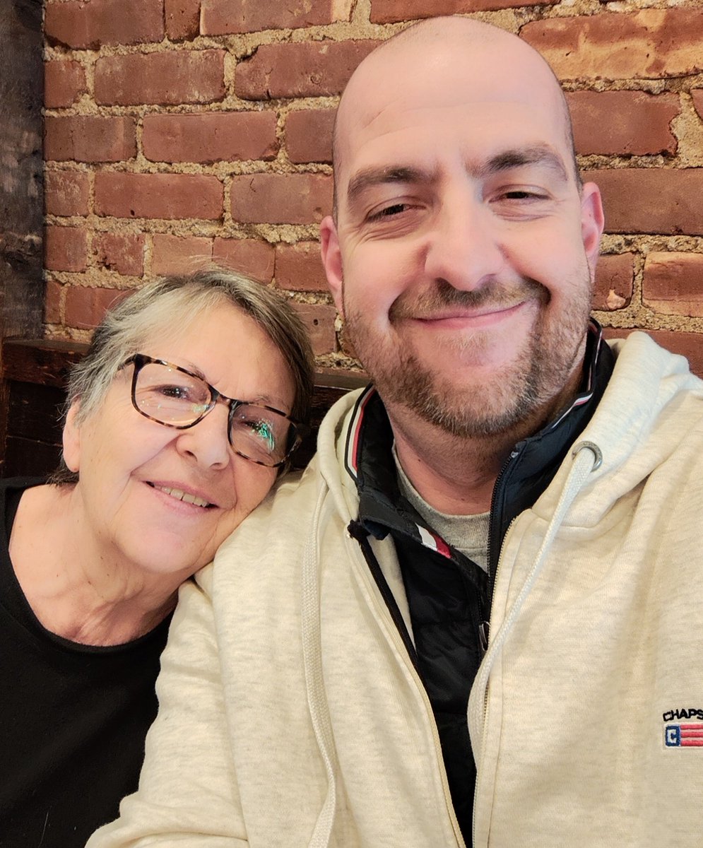 jacques_behar's tweet photo. 🇫🇷Déjeuner avec la Reine Mère!
Bon  74ème Anniversaire Maman
🎂🌹💐🫶🏻 
🇬🇧Lunch Date with the Queen Mother!
Happy 74th Birthday Mum 🎂🌹💐🫶🏻
#EARLYBIRDBIRTHDAYFORMUM
#cheflife #beagoodson #thelittlethings #wheneveryouhavefreetime #18thFebruary https://t.co/I16eLbejy6