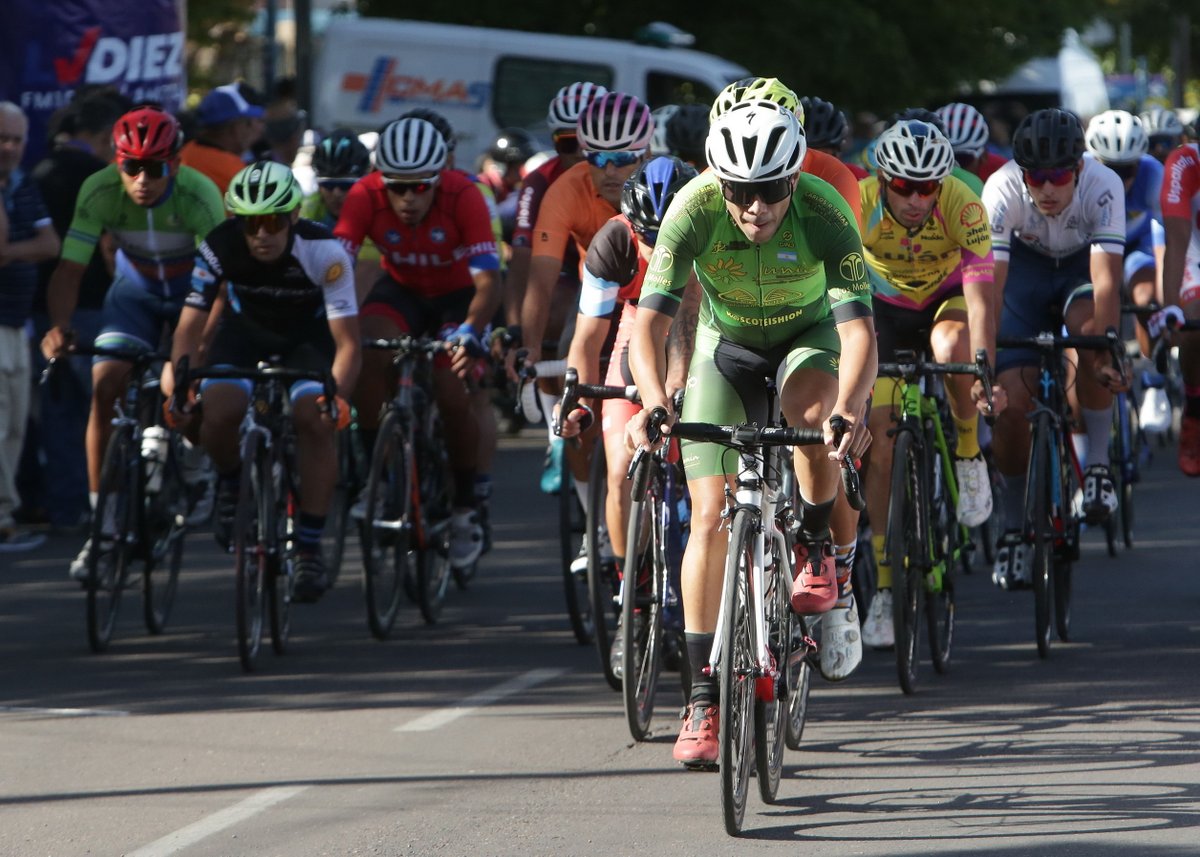 DeportesMza's tweet photo. La 48º edición de la @VueltaMendoza tendrá un prólogo y ocho etapas 

La Asociación Ciclista Mendocina informó detalles de la “más argentina de las vueltas”. Se realizará del 17 al 25 de febrero.

➡️https://t.co/otHvuVBnBT https://t.co/zXeIGRGYtF
