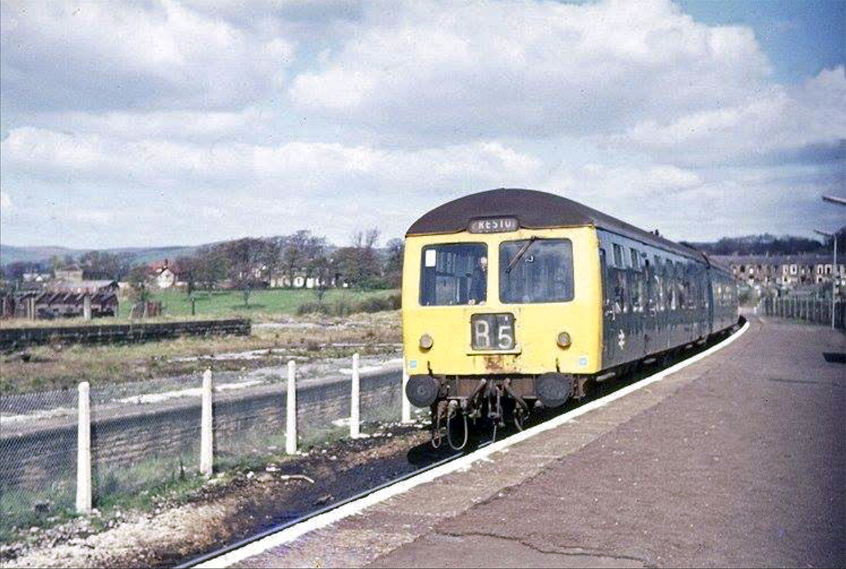 A British Rail DMU at #Colne in East #Lancashire c1977, ready to depart back to Preston; the line once went to Skipton. @crl_live @railnigel #Railways