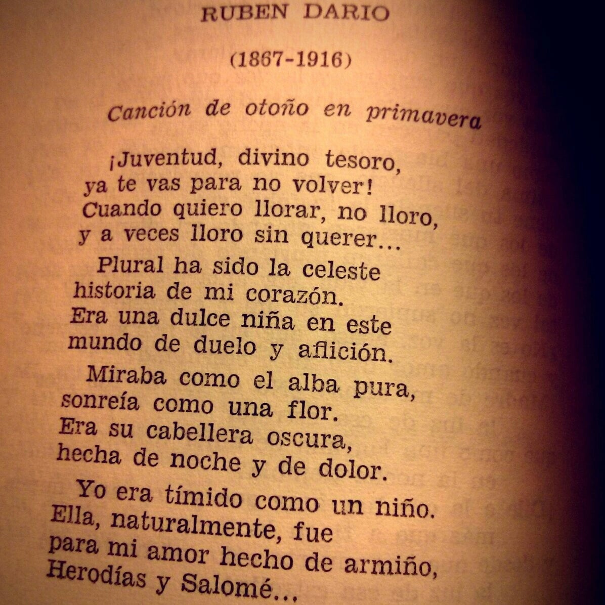 "No dejes apagar el entusiasmo, virtud tan valiosa como necesaria; trabaja, aspira, tiende siempre hacia la altura".
En recuerdo de Rubén Darío, fallecido tal día como hoy de 1916.