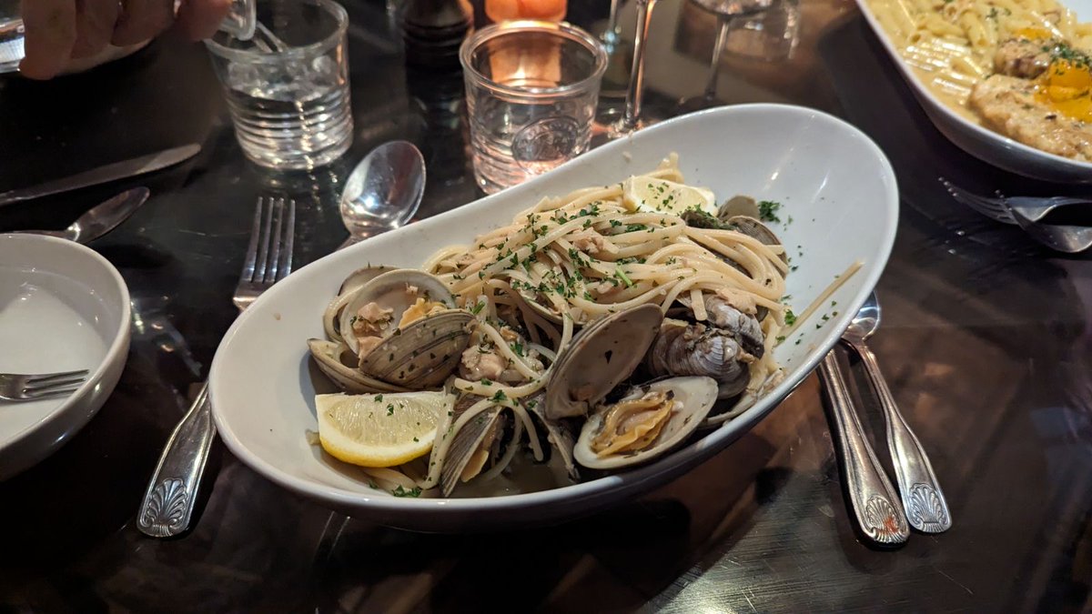 M_Fleischut's tweet photo. Had a lovely dinner with my kids at @NicolesOfAlbany last night. We enjoyed the antipasto burrata, GF cauliflower crisps and linguine with clam sauce. Thank you to the Nicole's team for exceptional service and a delicious meal! https://t.co/lcjuxbKnfc