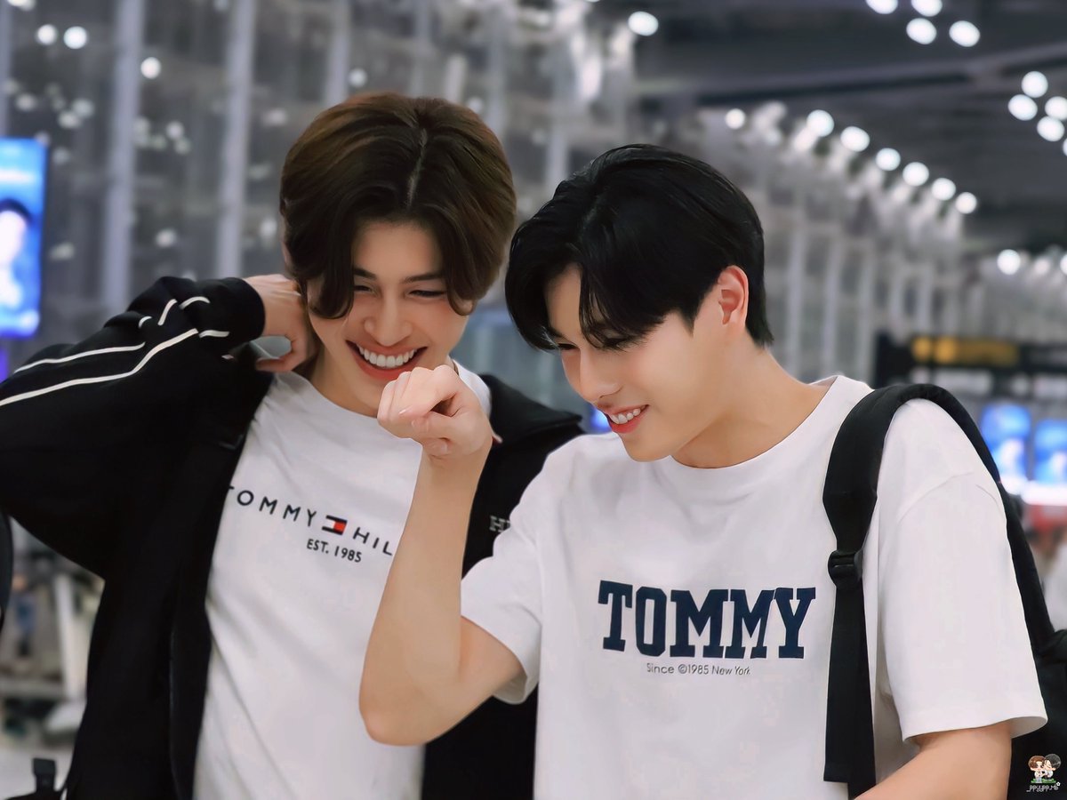 PPYY_PP's tweet photo. 20240207 | ʚ  safe flight kub jaodek ɞ | 😽🐶💕🛫🇺🇸

PONDPHUWIN FLY TO NY

#ปอนด์ภูวินทร์ #pondphuwin
#ppnaravit @ppnaravit
#phuwintang @phuwintang
#TommyHilfiger #TommyHilfigerTH @TommyHilfiger 

📷 #ppyypp_pic https://t.co/w9JCcakGSP