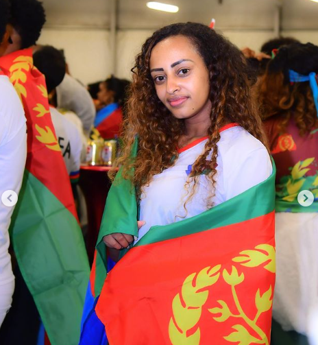 tesfanews's tweet photo. ❏ ሕማቕ እዋን መተዓዛዘቢ!

(ብ ጓል ፈዳይን ሻዕቢያ) - ኣድያም ሓፍትናን ካልኦት ኣሕዋትናን ካብ'ቲ ተኣሲሮሙሉ ዝጸንሑ ቦታ ተለቒቖም ኣለዉ። ገበን ስለዘይፈጸሙ ዝኾነ ክሲ ኣይቀረበሎምን። ኪዱ ንገዛኹም ጥራይ ተባሂሎም። መቸም ሕማቅ እዋን መተዓዛዘቢ እዩ።

ብዙሓት ተጋሩን ገለ ዓያሹ ደቂ ሃገርን ብኣድያምን ብካልኦት ኣሕዋትና ምእሳር፣ ሓጎሶም ምጻር ስኢኖም፣ ንዝተዛረብዎን ንዝጸሓፍዎን ንታሪኽ ተሰኒዱ ኣሎ።

እቲ ቅዱስ መጽሓፍ፣ 'ብመከራ ካልኦት ኣይትተሓጎሱ እዩ' ዝብል። ብመከራ ናይ ካልኦት ዝሕጎስ ዓሻ ጥራይ እዩ።

ከም ወዮ ለባማት ወለድና ዝብልዎ፣ 'ሕማቕ እዋን ንኽቐትል ዘይኮነ ንኸተዓዛዝብ እዩ' ዝመጽእ። "ፈታዊን ጸላኢን ንኽትፈልጥ ንእሽቶ ዉራይ ግበር" እዉን ይበሃል እዩ። ብሓቂ ብዙሕ ተዓዚብና!

ኣድያመይ፣ እንቋዕ ምስ እትፈትዉዮም ስድራኺ ጸንበረኪ። ሓደ መዓልቲ፣ ነዚ ዝሓለፍክዮ ናይ ሂወት ተሞክሮ ብመልክዕ ፊልም ኣዳሊኺ ንኸትርእይና ዕድመን ጥዕናን ይሃብኪ።

ኤምባሲ ኤርትራ ኣብ ኢትዮጵያ እዉን ንስለ'ቲ ዝገበርኩሞ ጻዕሪ ሞሳን ምስጋናን ይግበኣኩም እዩ።

ሰላም ወ'ሰናይ!